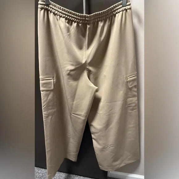 NWT Athleta Promenade High Rise Cargo Pants Brownstone Beige Tan Wide Size M/P - Picture 11 of 11